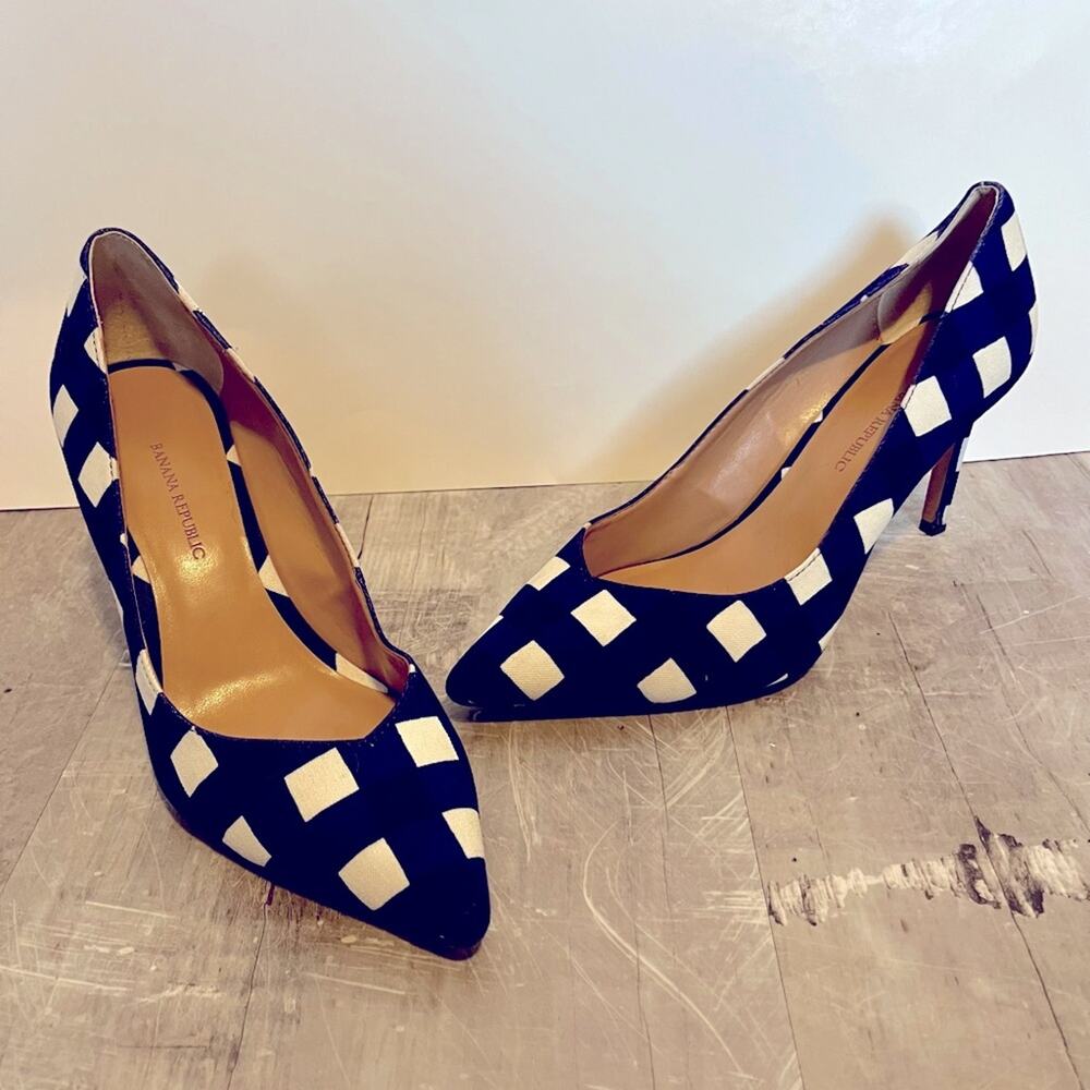 Banana Republic blue and white checkered 12 hour heels, size 7 1/2